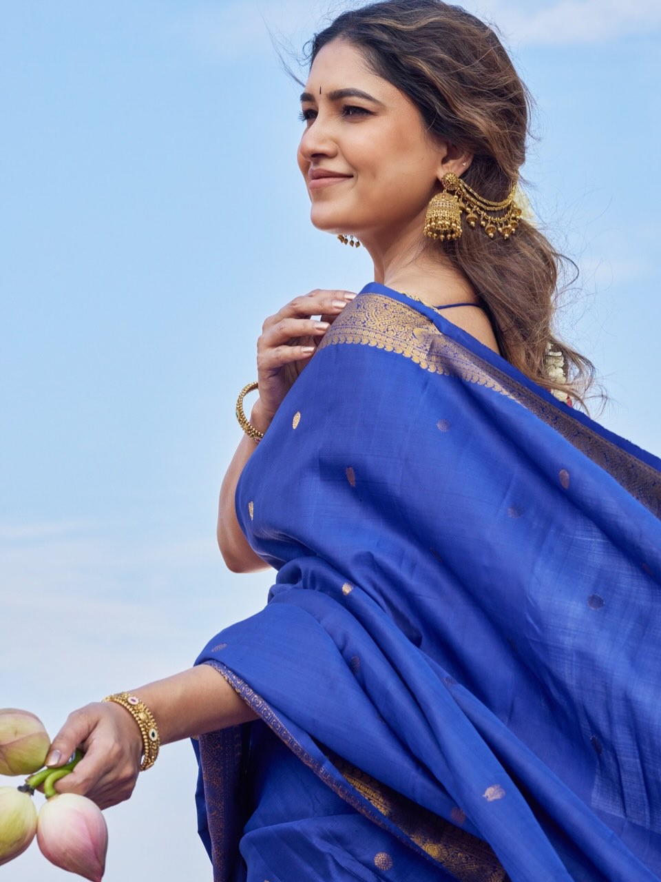 Vani Bhojan blends style and grace in blue saree