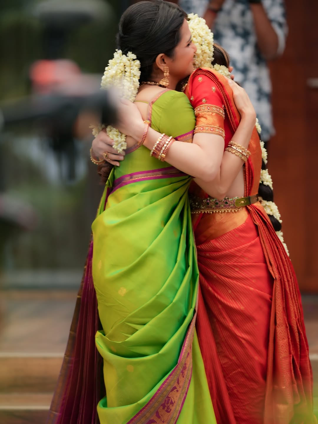 VJ Come Tamil Cinema Actress DD Dhivyadharshini Emotional Photos At Her Brother Wedding
