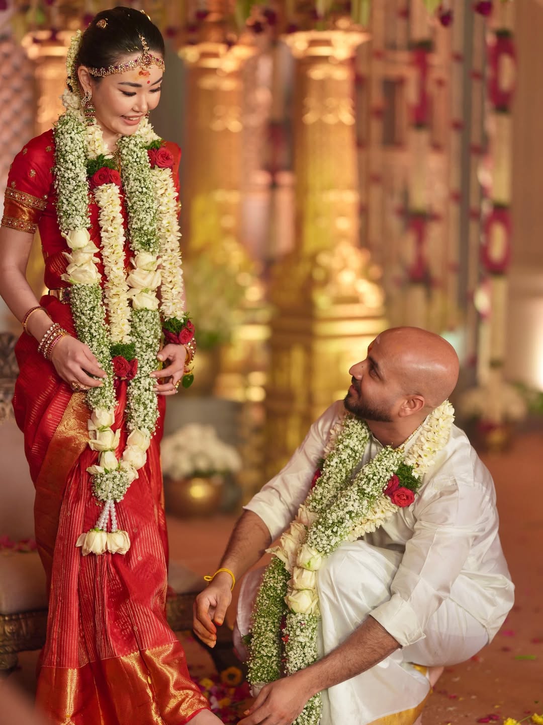 VJ Come Tamil Cinema Actress DD Dhivyadharshini Emotional Photos At Her Brother Wedding