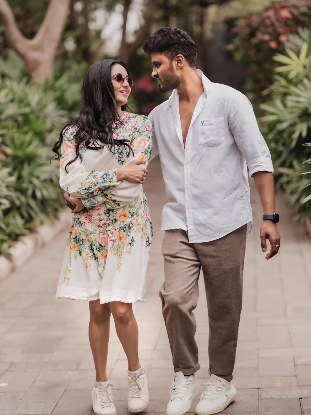 100% Love Pavani Reddy & Amir’s Silent Romance in Pictures Goes Viral