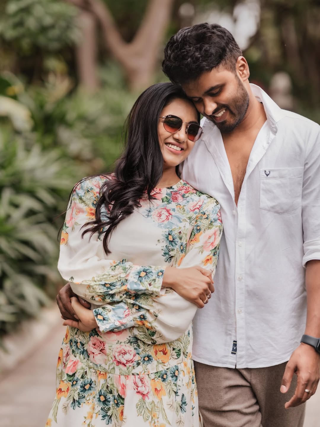 100% Love Pavani Reddy & Amir’s Silent Romance in Pictures Goes Viral