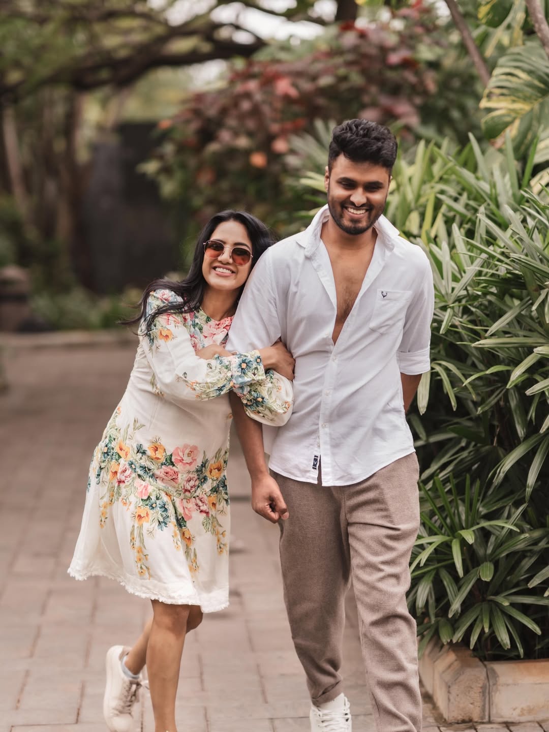 100% Love Pavani Reddy & Amir’s Silent Romance in Pictures Goes Viral
