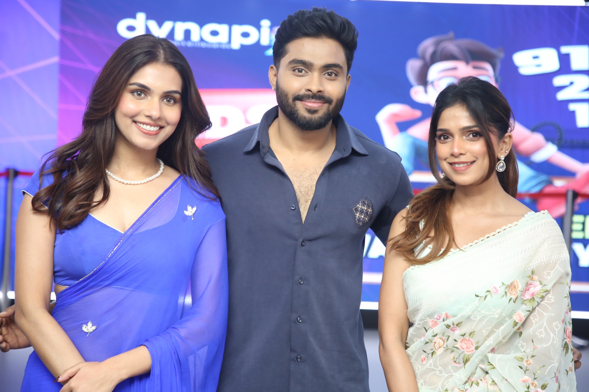 Lead cast posing for media photograph