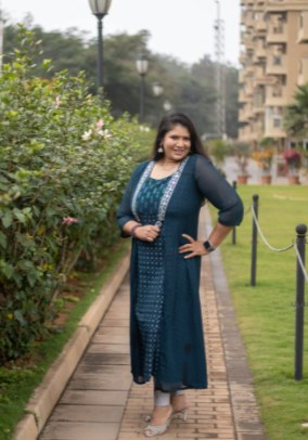 At 48, Actress Sangavi Stuns Fans with Her Latest Pictures