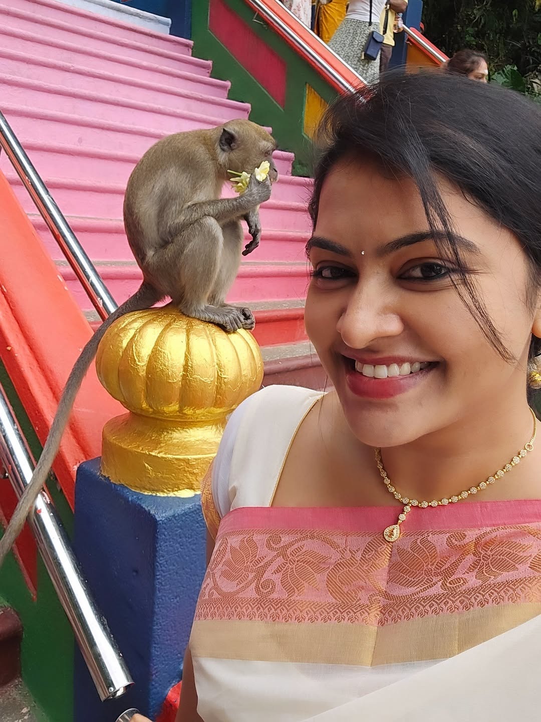 Bigg Boss Fame Rachitha Mahalakshmi’s Thaipoosam Temple Visit in Malaysia Trends Online
