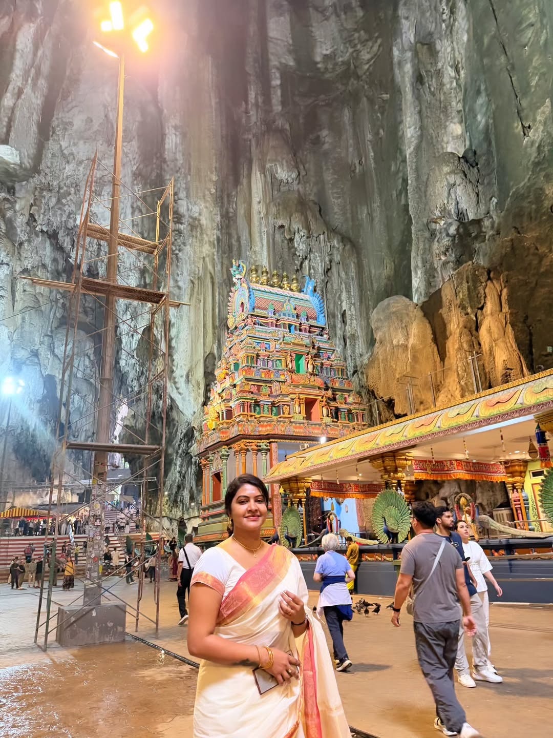 Bigg Boss Fame Rachitha Mahalakshmi’s Thaipoosam Temple Visit in Malaysia Trends Online