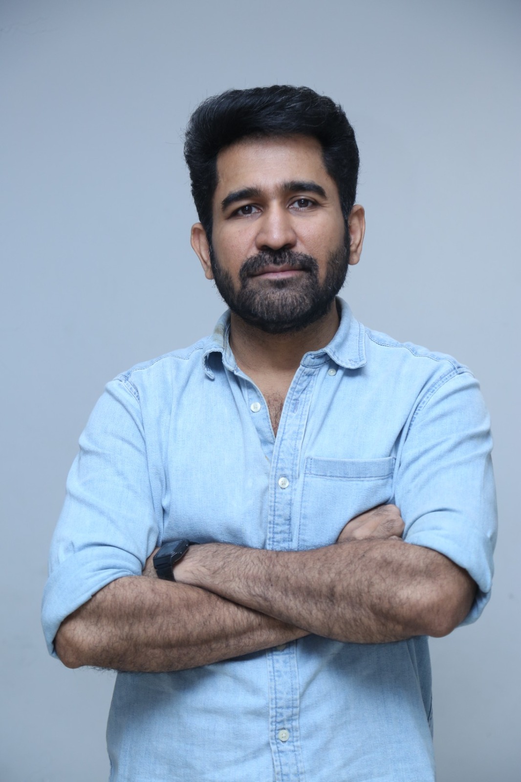 Vijay Antony solo media event pose