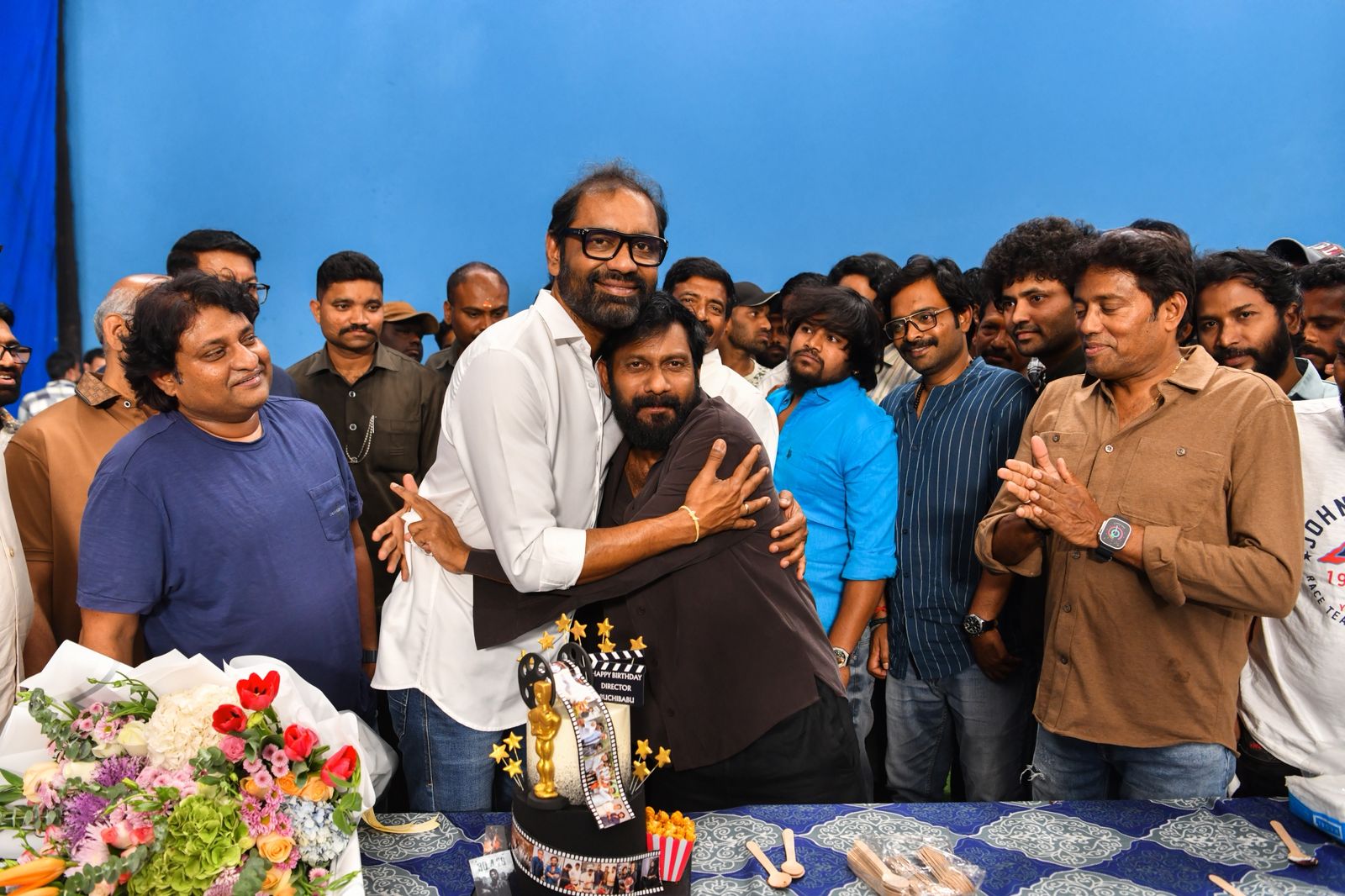 https://images.filmibeat.com/ph-big/2026/02/director-buchi-babu-birthday-celebrations1771168451_0.jpeg