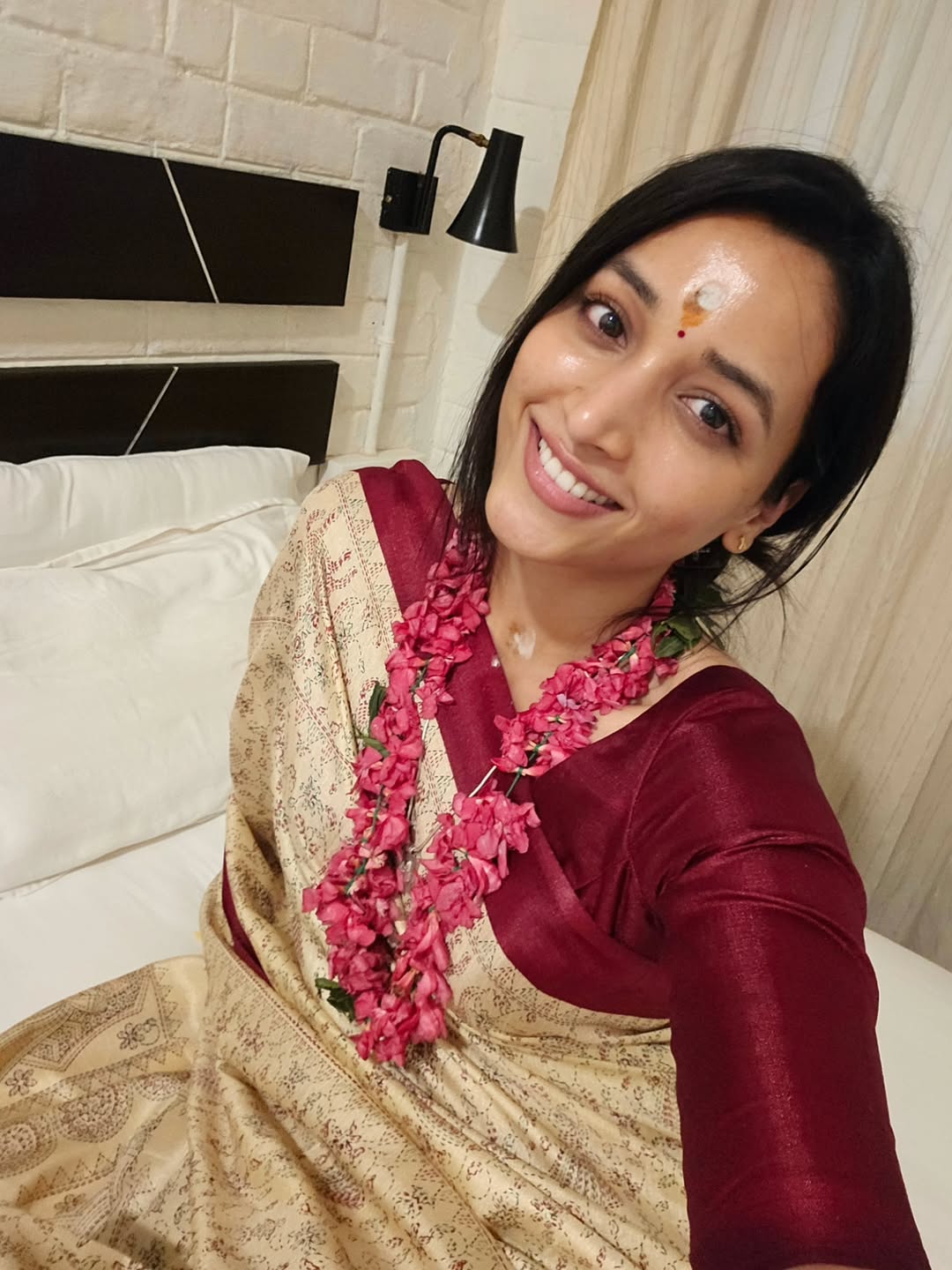 Drowning in Grace: Srinidhi Shetty Proves 'Homely is the New Hot' in Latest Clicks