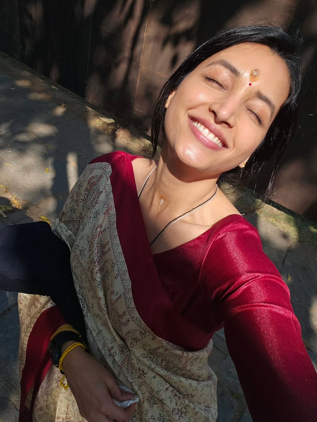 Drowning in Grace: Srinidhi Shetty Proves 'Homely is the New Hot' in Latest Clicks