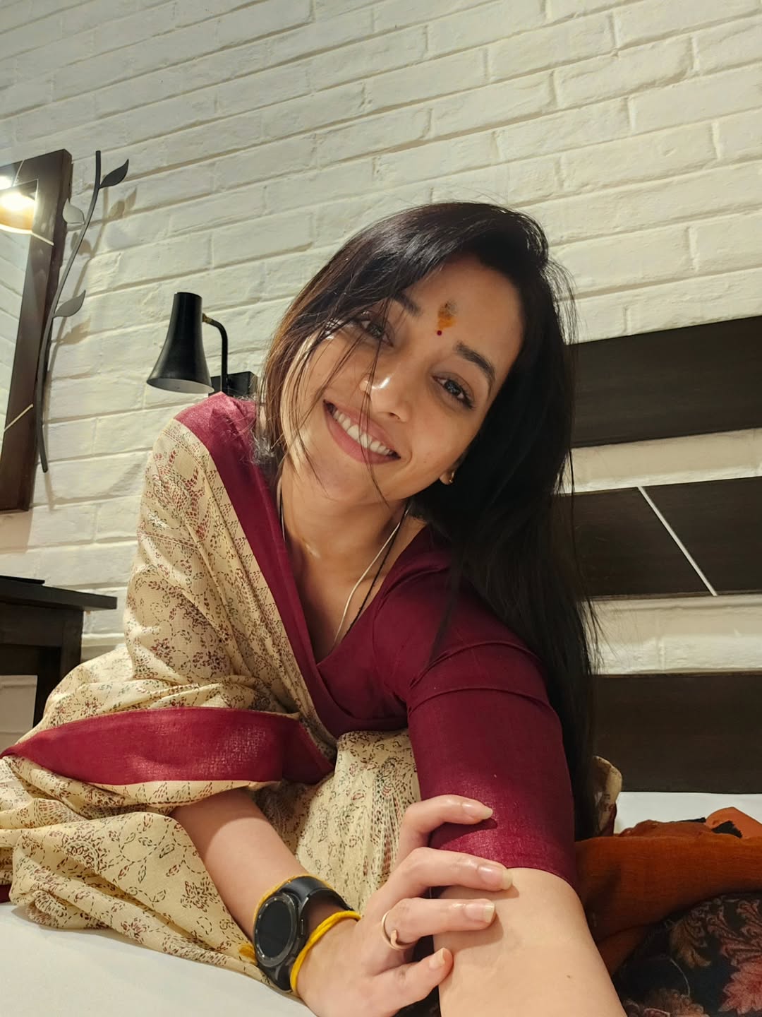 Drowning in Grace: Srinidhi Shetty Proves 'Homely is the New Hot' in Latest Clicks