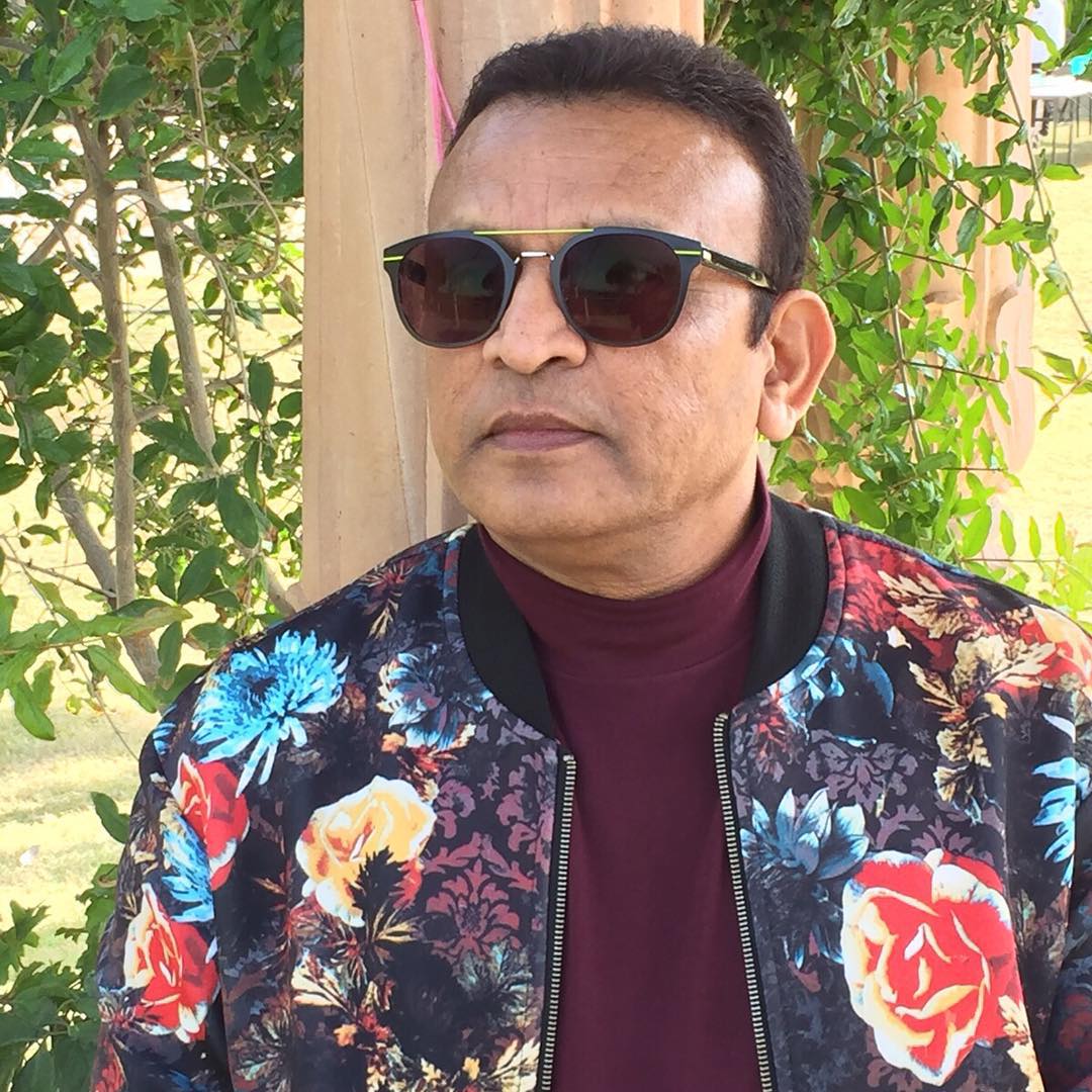 Early Life: Roots in Theatre and Struggle