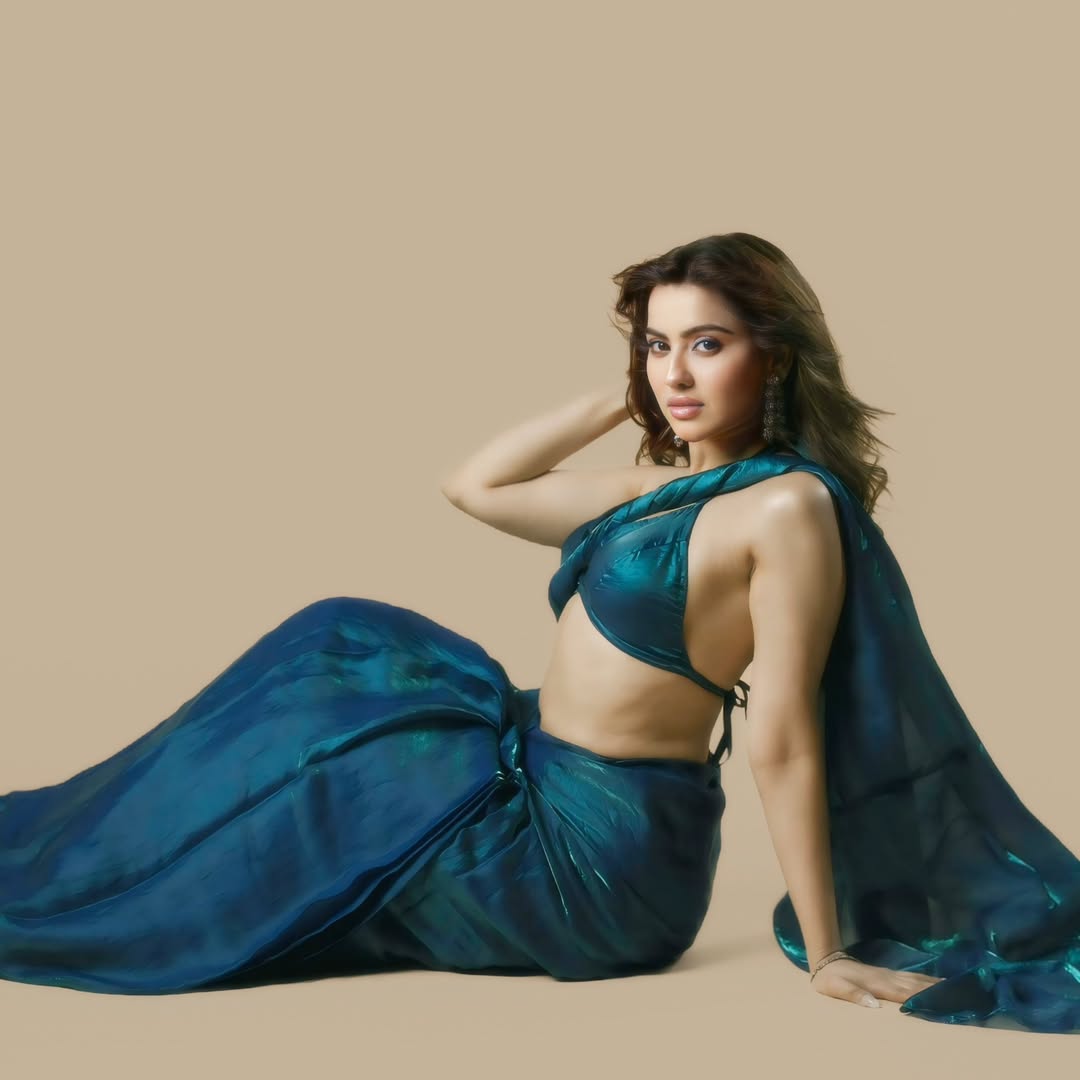 Flawless Makeup & Old-Hollywood Hair Vibes