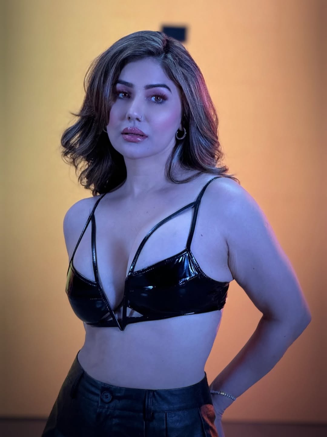 Kangna Sharma bold style with sparkling black outfit