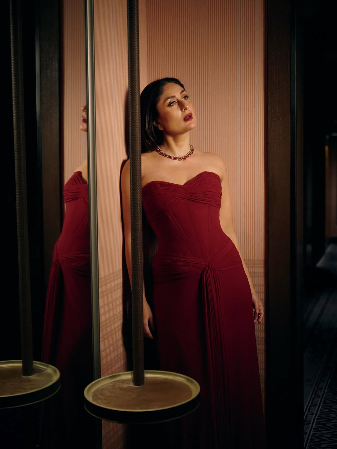 Kareena Kapoor Channels Pretty Woman in Vintage Red Vicky Tiel Gown |  Kareena Kapoor's Red Carpet Look Inspired by 1987 Julia Roberts Vicky Tiel  Gown Goes Viral - Filmibeat