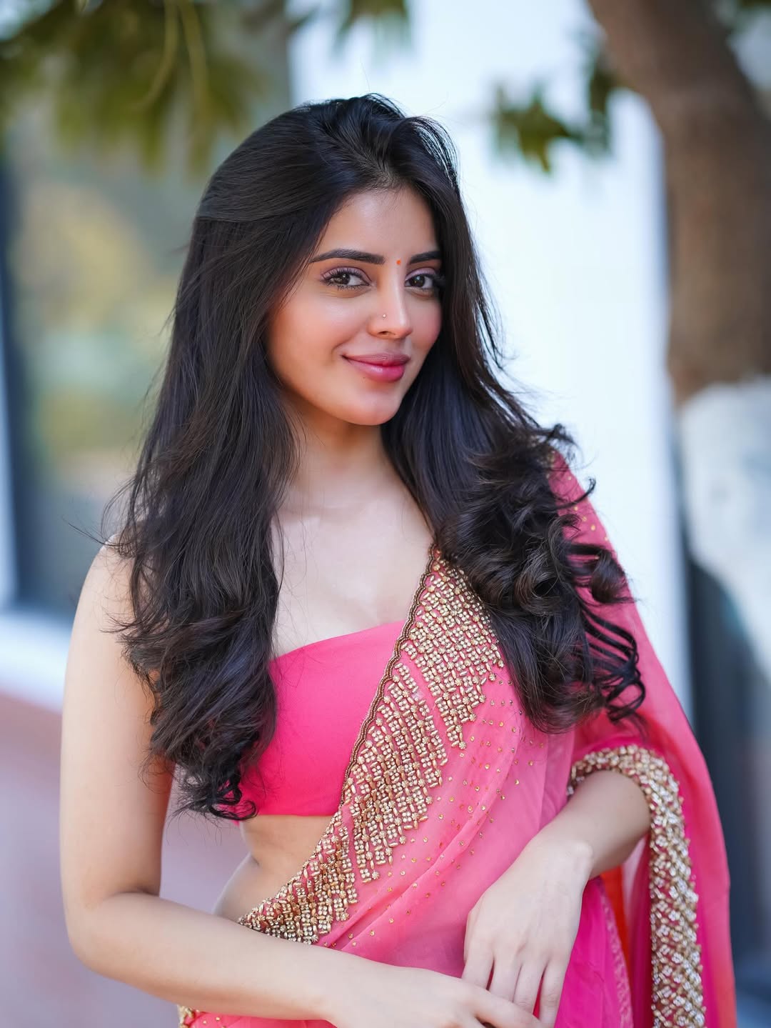 Kushitha Kallapu vibrant pink saree sparkling elegance