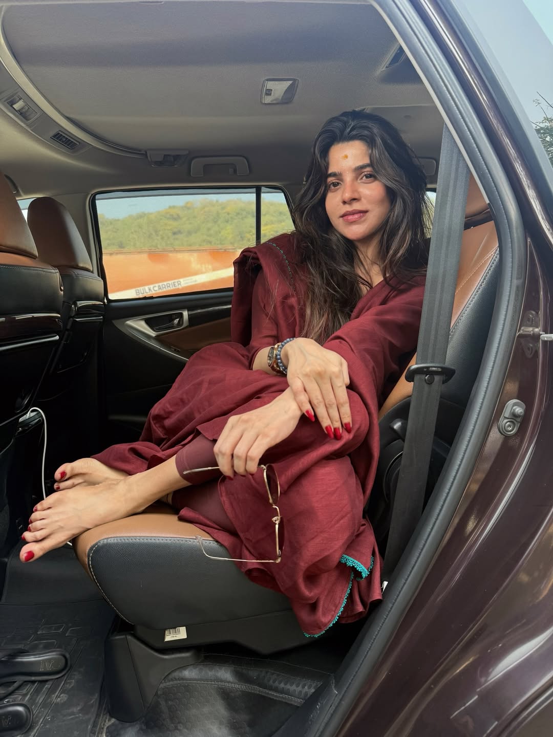 MahaShivaratri 2026: From Glamour Queen to Homely Beauty – Divya Bharathi’s Stunning Transformation at Tiruvannamalai