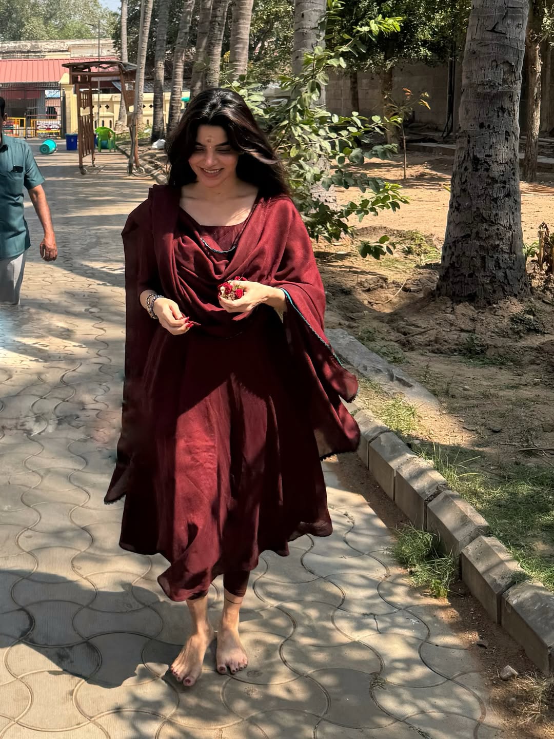 MahaShivaratri 2026: From Glamour Queen to Homely Beauty – Divya Bharathi’s Stunning Transformation at Tiruvannamalai