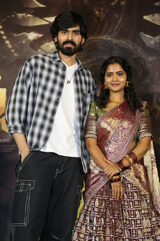 Maadhav Bhupathiraju and Deepa Balu posing together