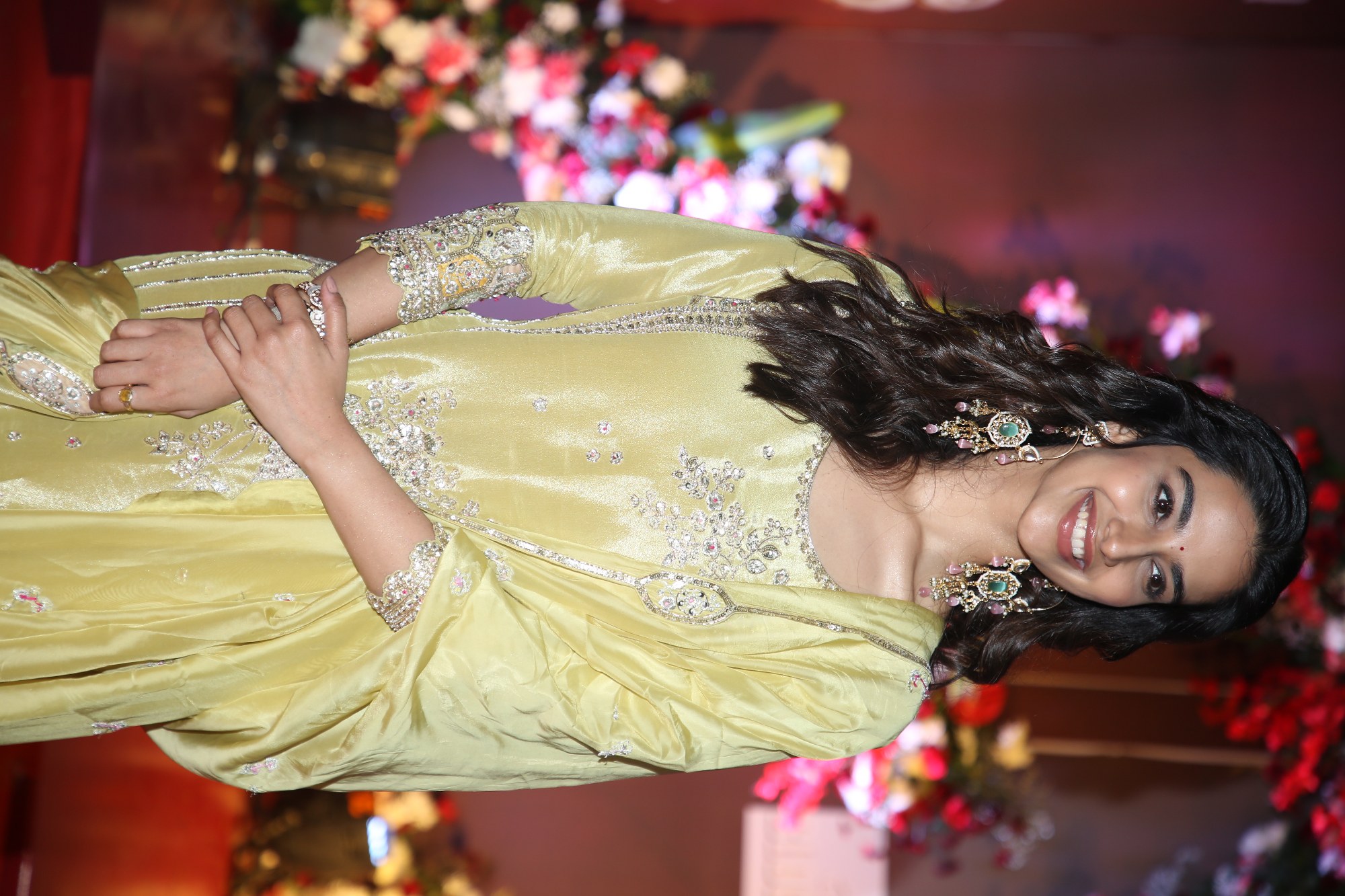 Meenakshi Chaudhary dazzling gracefully in sunshine saree