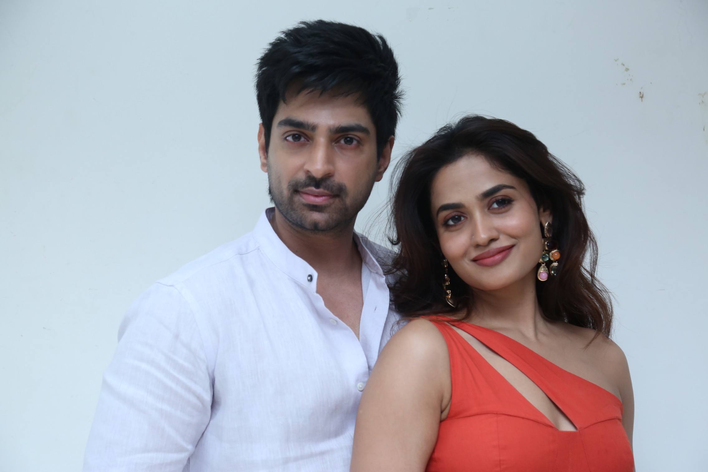 Shiva Kandukuri and Teju Ashwini posing together