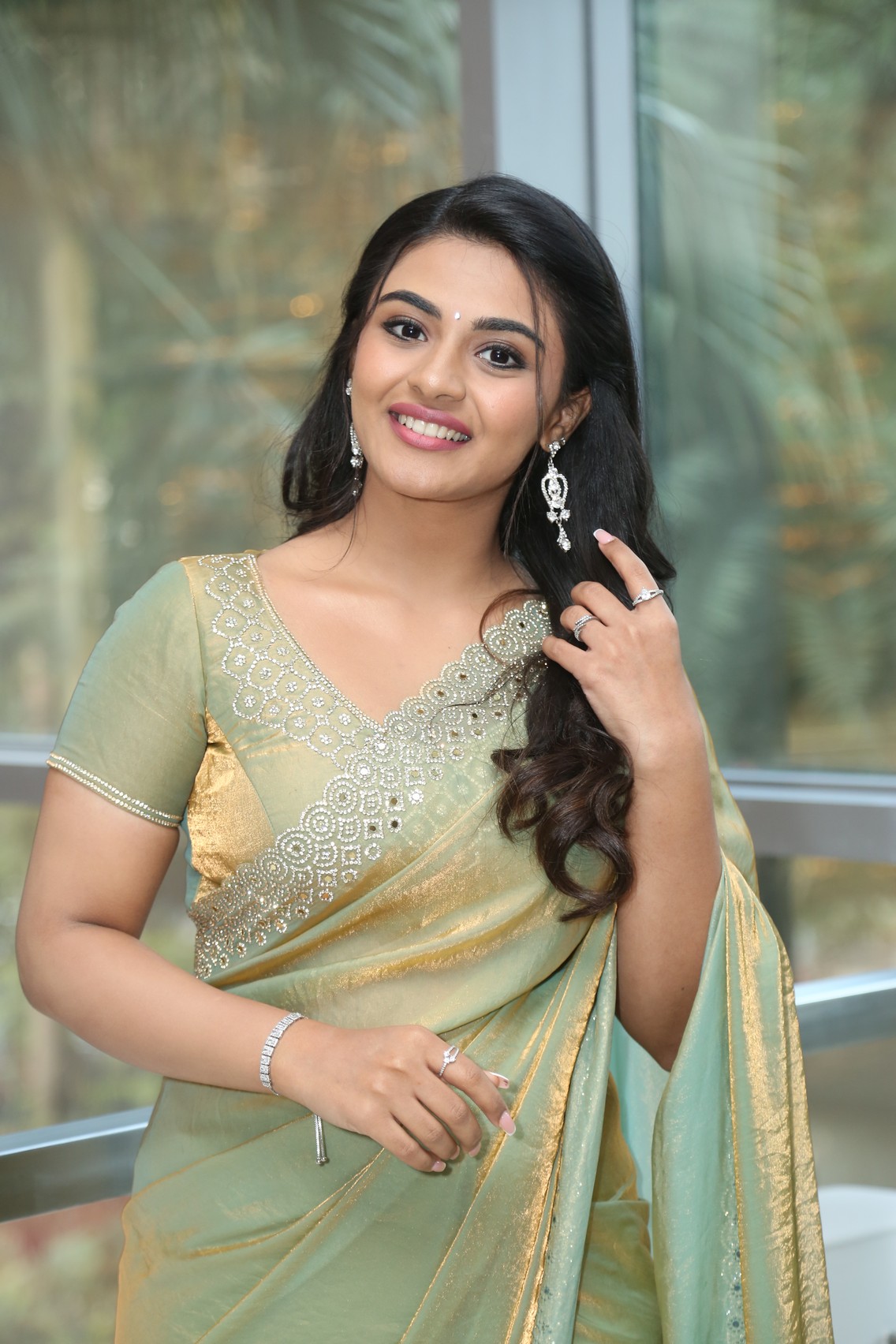 Nayan Sarika elegant saree sparkling jewelry