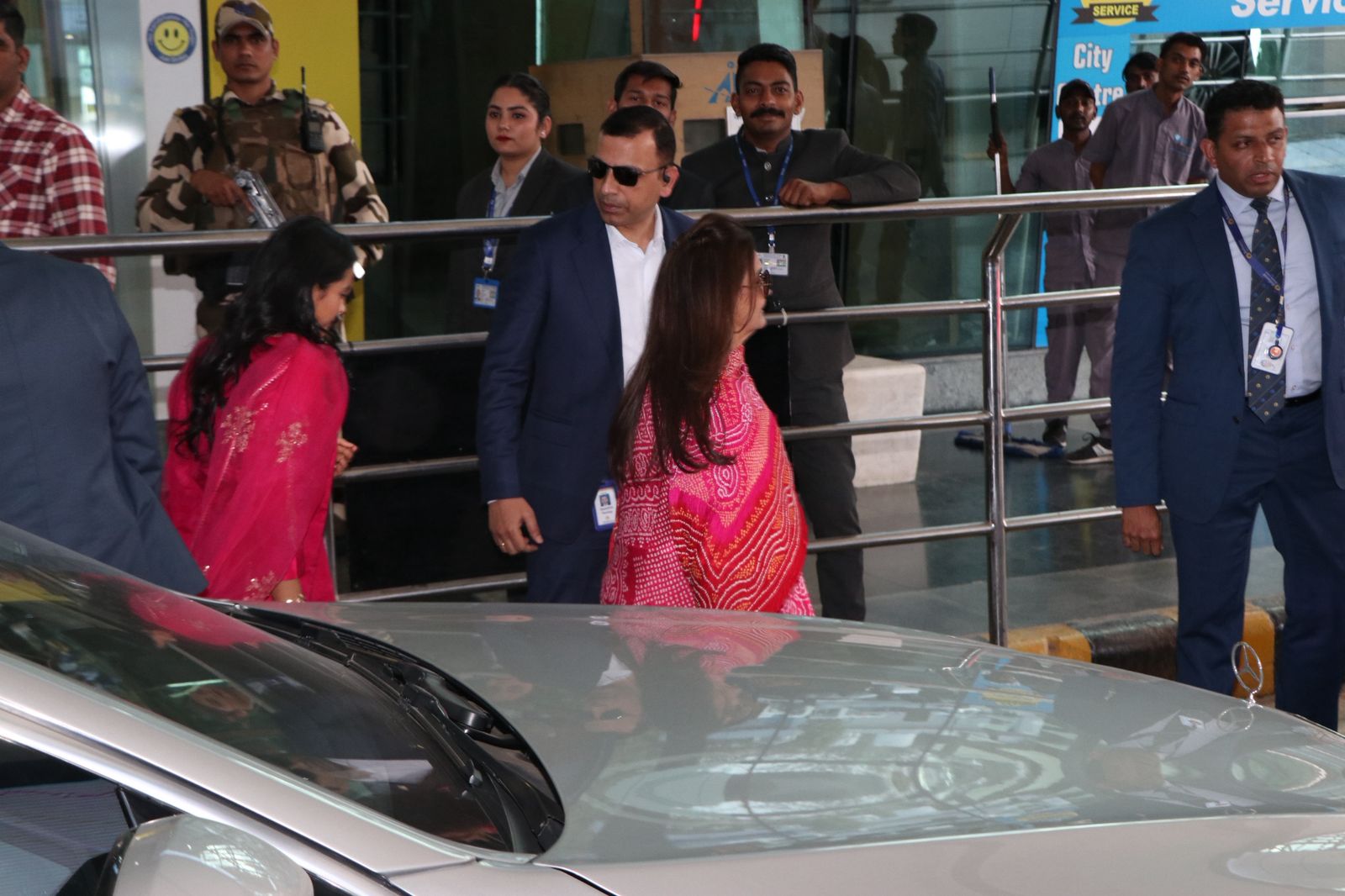 No Show-off, Just Simplicity! India's No.1 Billionaire Surprises Everyone at Rashmika Mandanna’s Sangeet ? Viral Photos