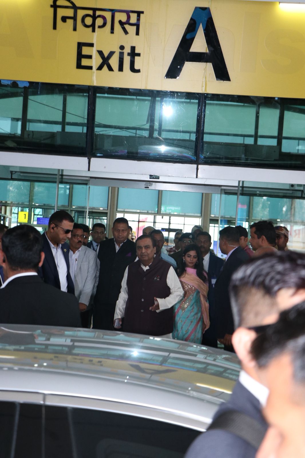 No Show-off, Just Simplicity! India's No.1 Billionaire Surprises Everyone at Rashmika Mandanna’s Sangeet ? Viral Photos