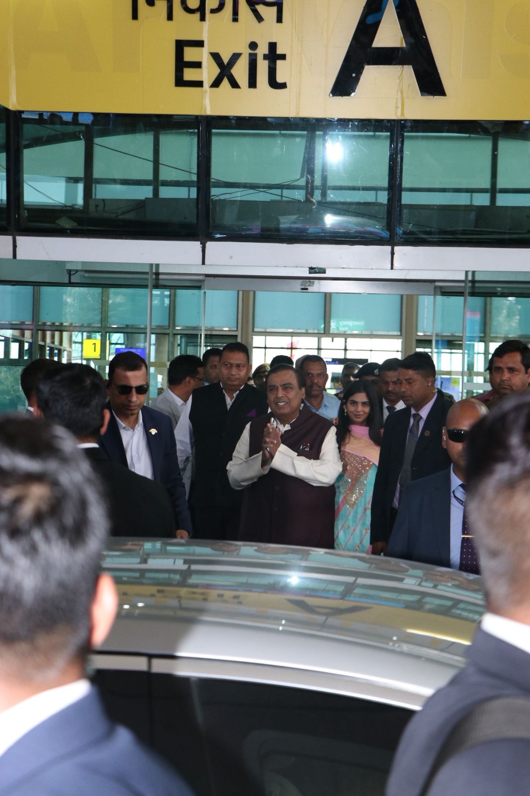 No Show-off, Just Simplicity! India's No.1 Billionaire Surprises Everyone at Rashmika Mandanna’s Sangeet ? Viral Photos