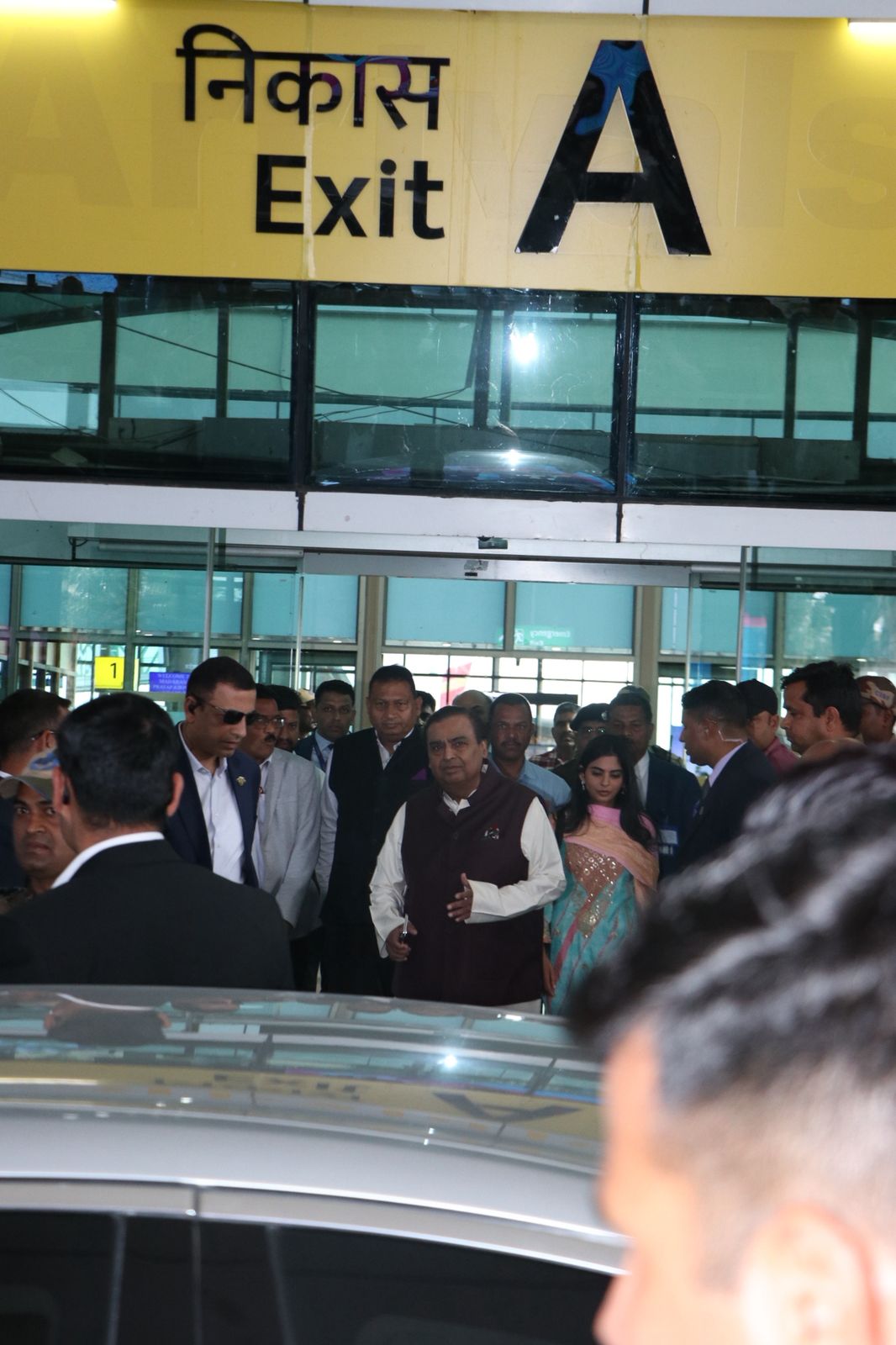 No Show-off, Just Simplicity! India's No.1 Billionaire Surprises Everyone at Rashmika Mandanna’s Sangeet ? Viral Photos