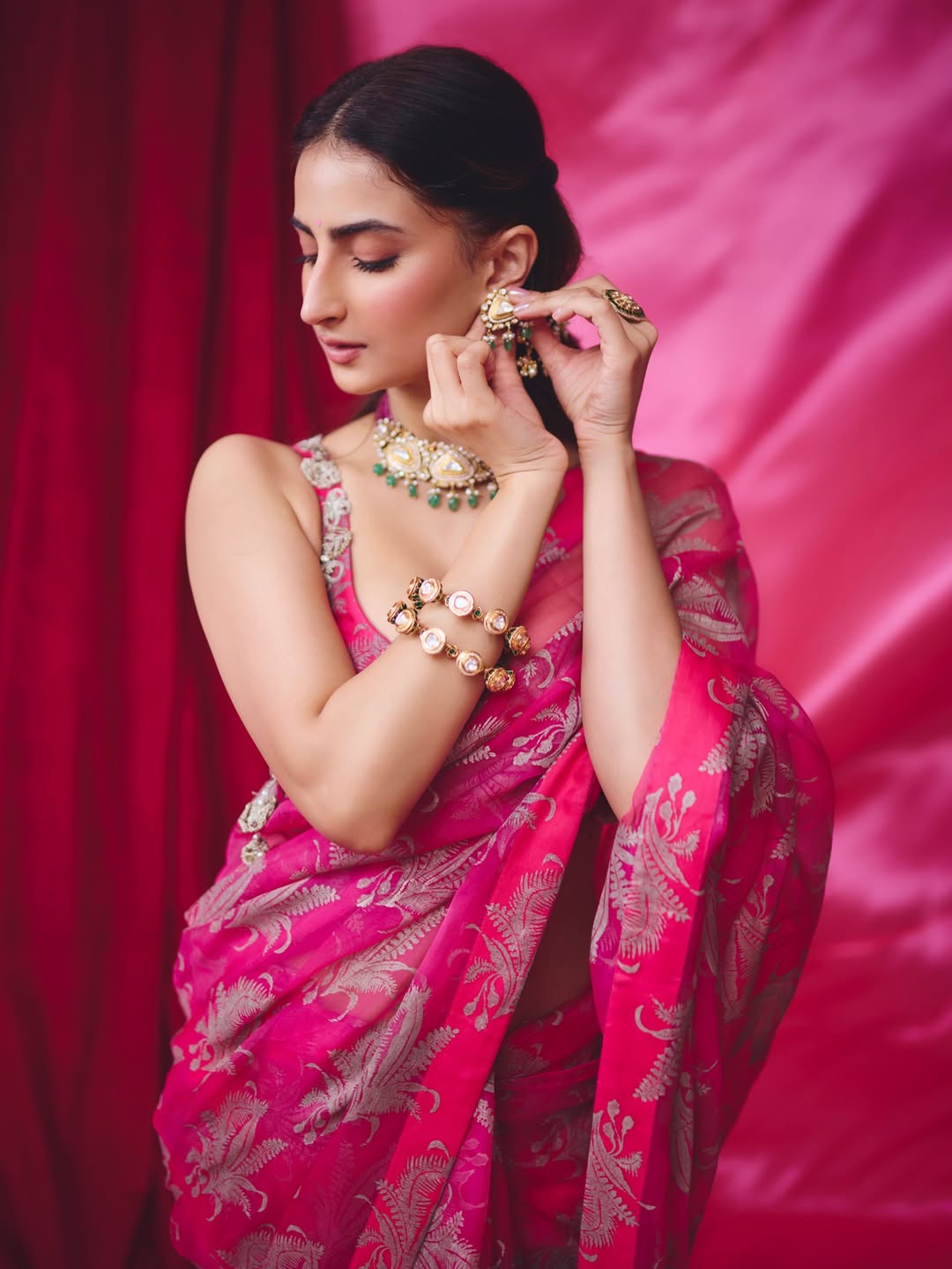 Palak Tiwari sparkling in pink traditional outfit