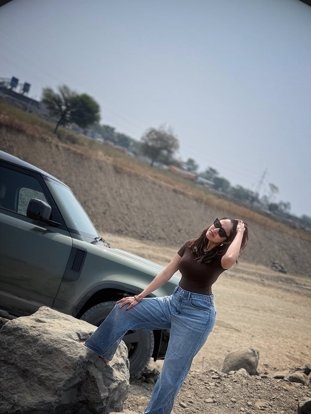 Priyanka Kholgade wide leg jeans desert fashion