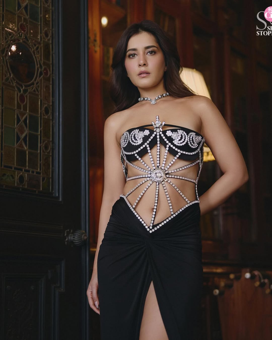 Raashii Khanna’s Bold Latest Glamorous Photoshoot Goes Viral