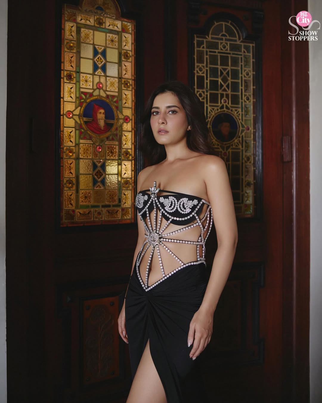 Raashii Khanna’s Bold Latest Glamorous Photoshoot Goes Viral