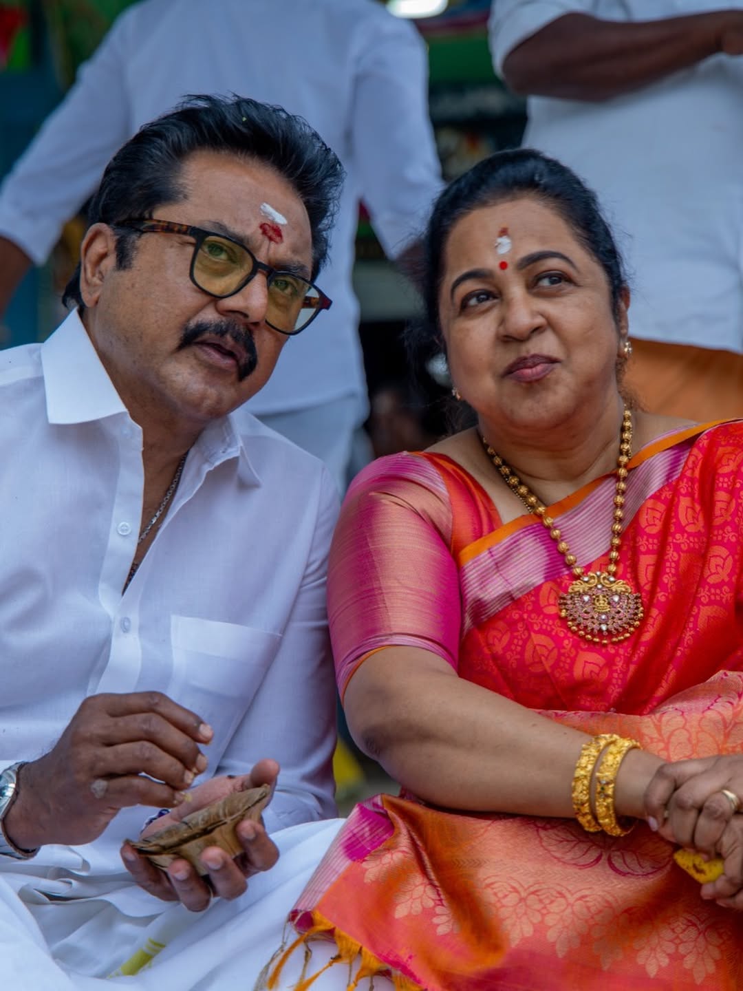 Radikaa Sarathkumar Celebrates Them 25th Wedding Anniversary Romantic Photos