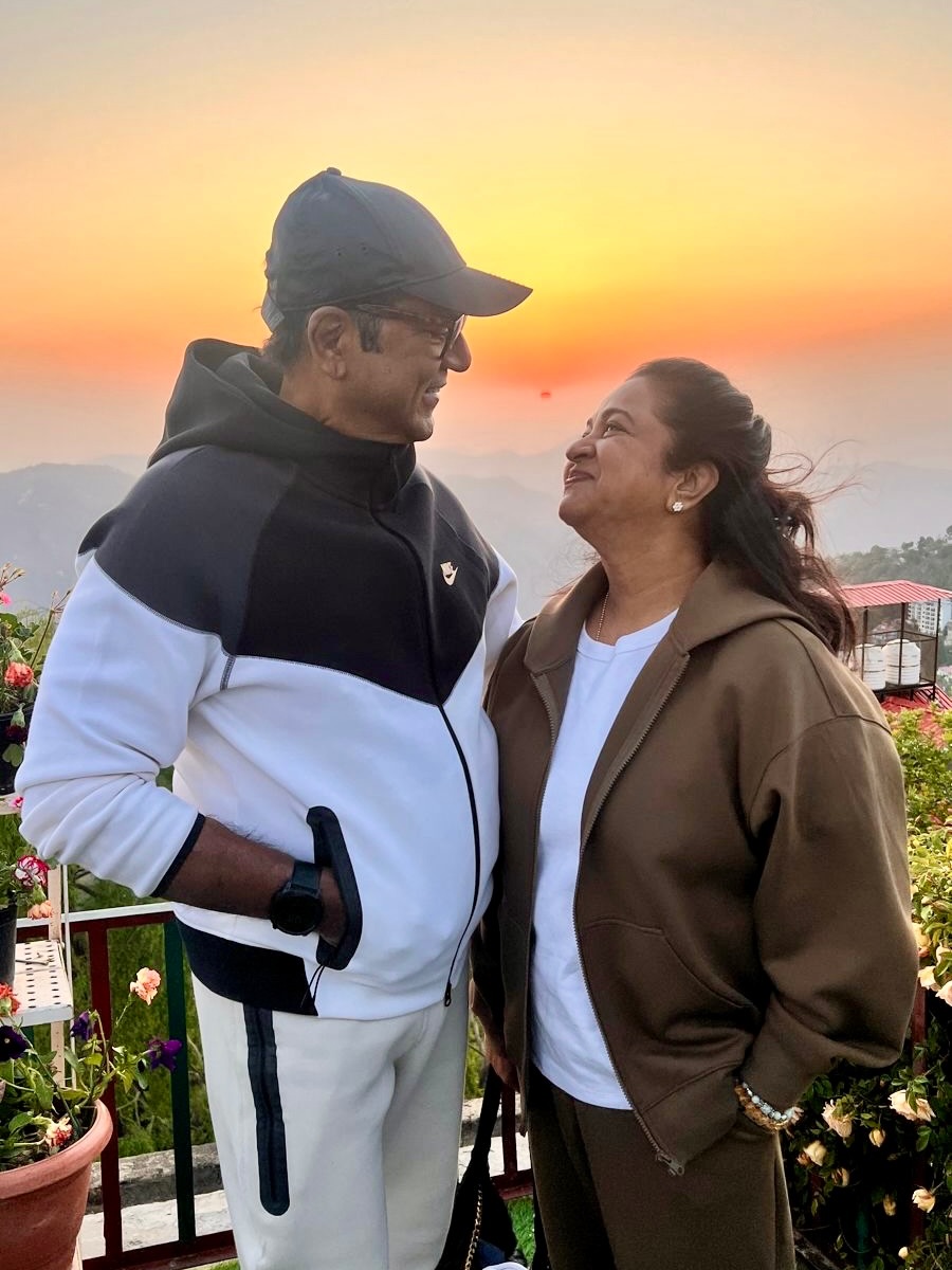 Radikaa Sarathkumar Celebrates Them 25th Wedding Anniversary Romantic Photos