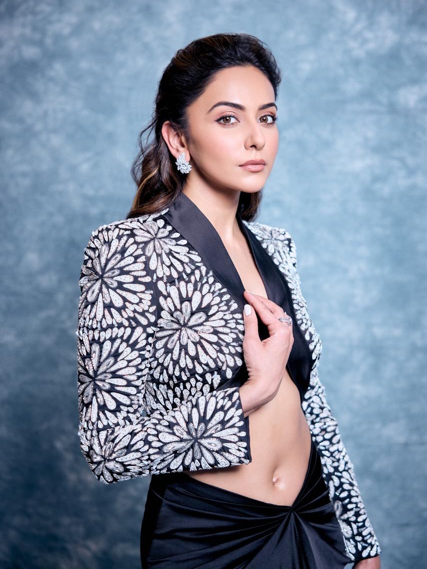 Rakul Preet Singh Black Blazer Look Viral Power Glam 2026 Filmibeat Rakul Preet Singh Black Blazer Look Viral Glam1770121393 2