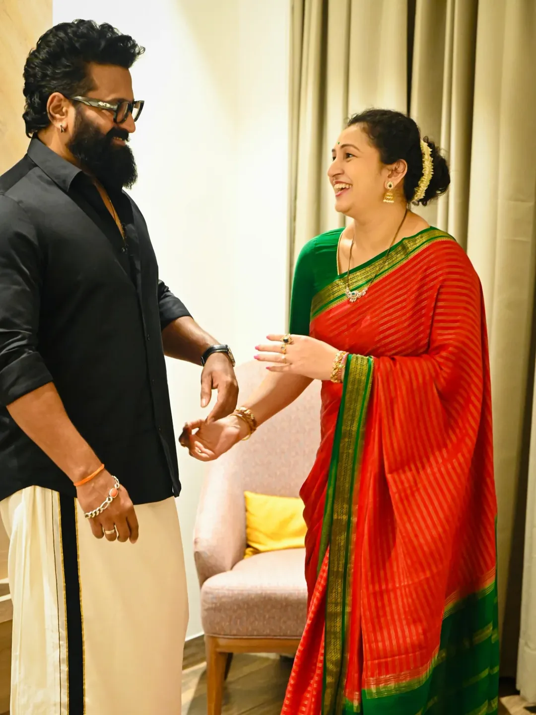 Rishab Shetty’s Anniversary Special: Heartwarming Pictures of the Kantara Actor Romancing His Wife Go Viral