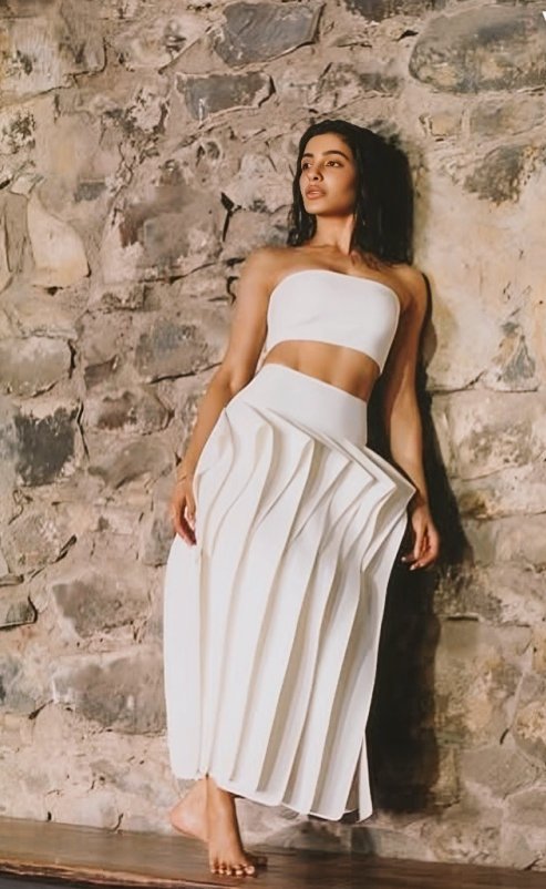 Samantha Vogue Magazine Photos