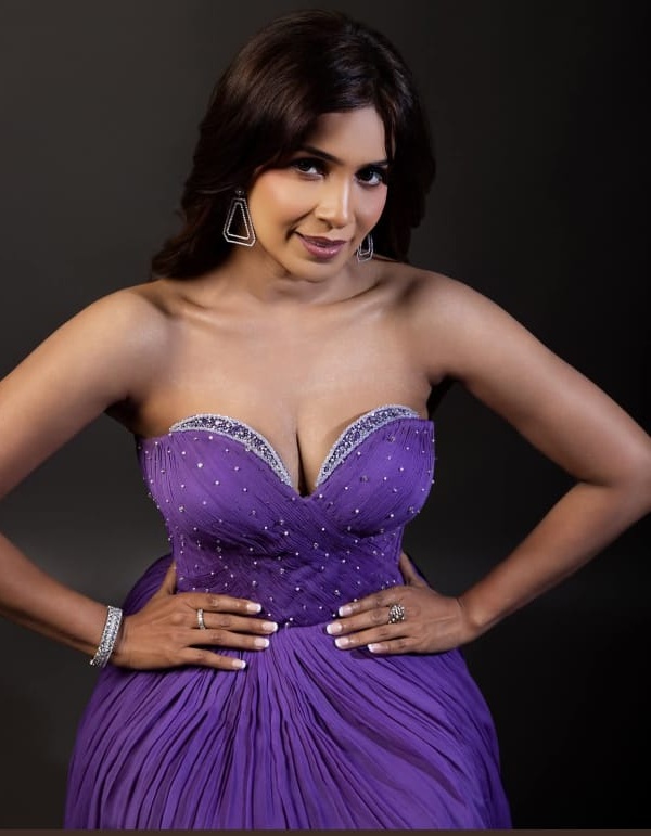 Samyuktha Shanmuganathan’s Latest Photos Create Buzz on Social Media