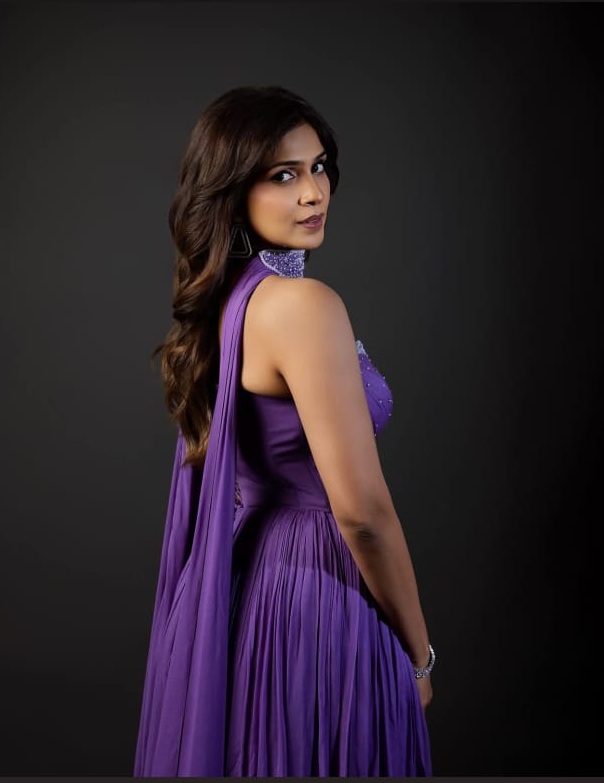 Samyuktha Shanmuganathan’s Latest Photos Create Buzz on Social Media