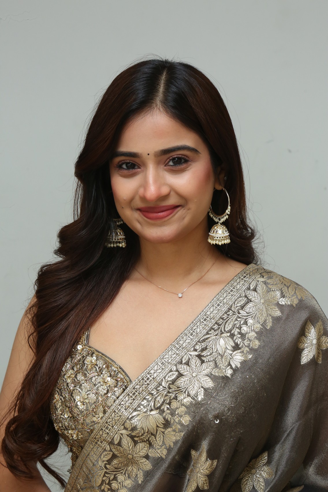 Saylim Chaudhari smiling in elegant saree pose