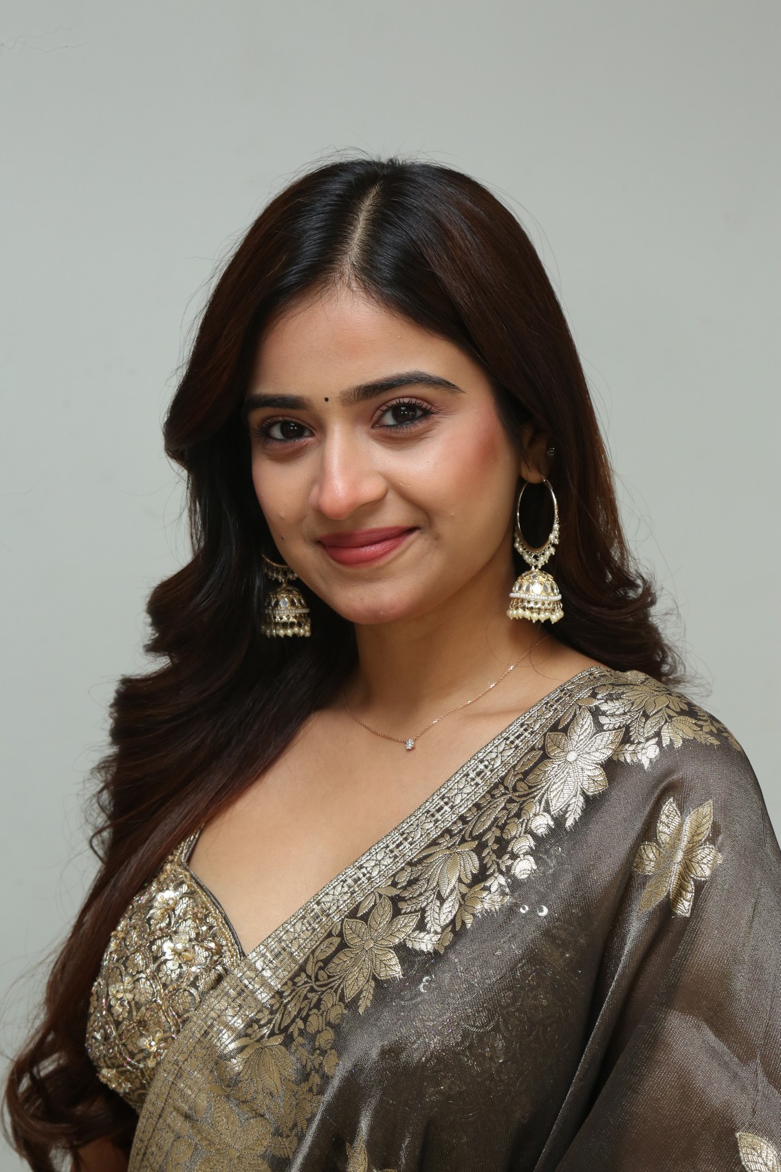 Saylim Chaudhari graceful look in stylish saree