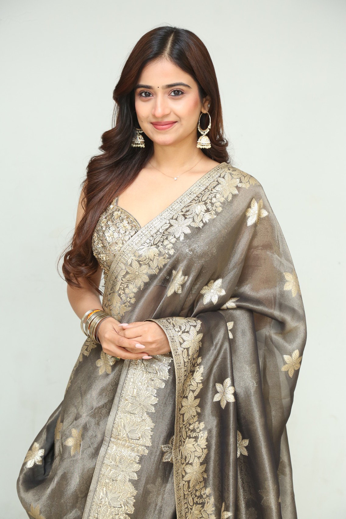 Saylim Chaudhari regal appearance in classic attire