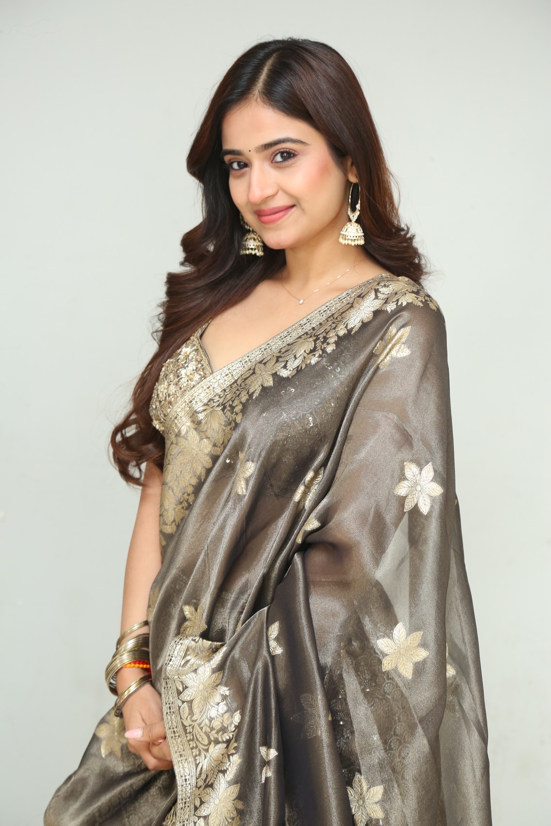 Saylim Chaudhari stylish traditional saree look