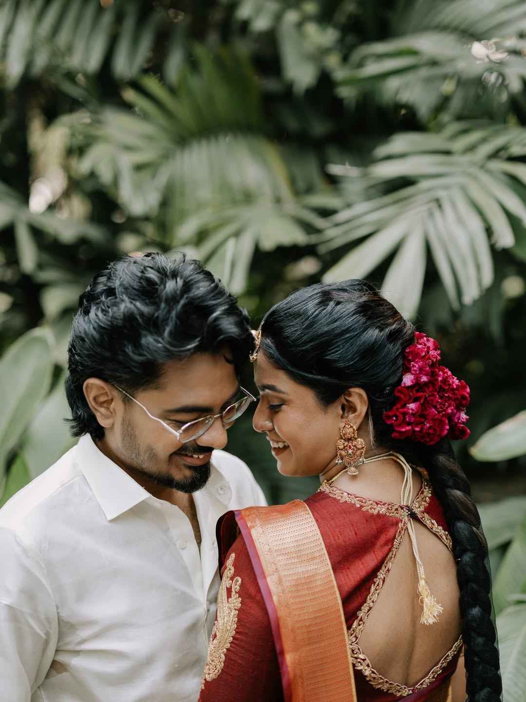 Serial and Film Actress Roshni Haripriyan Wedding Photos Attracts Fans Goes Trending