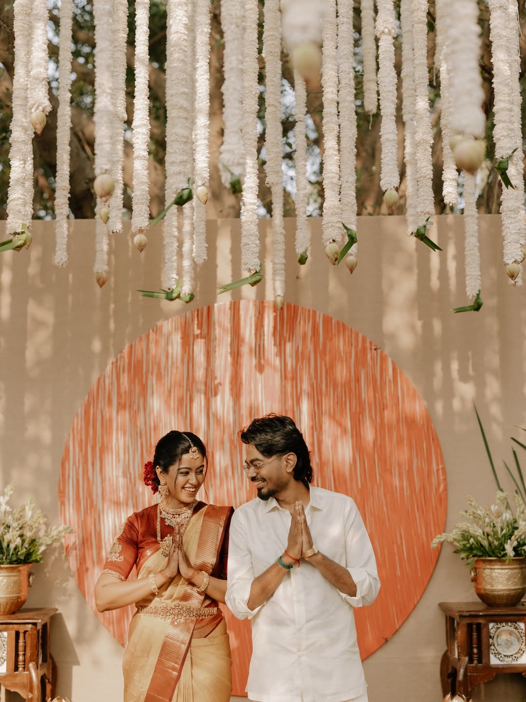 Serial and Film Actress Roshni Haripriyan Wedding Photos Attracts Fans Goes Trending