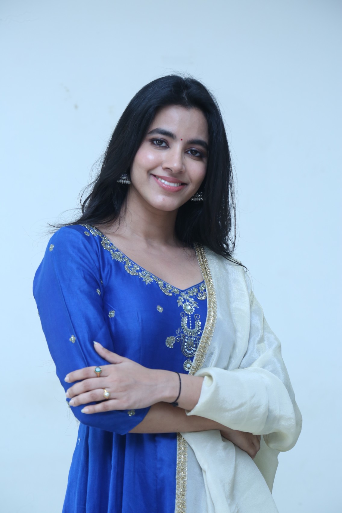 Shivani Nagaram stunning blue and cream outfit