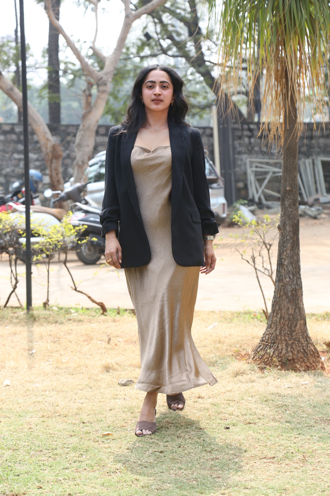 Shruti Shetty stylish outdoor fashion moment