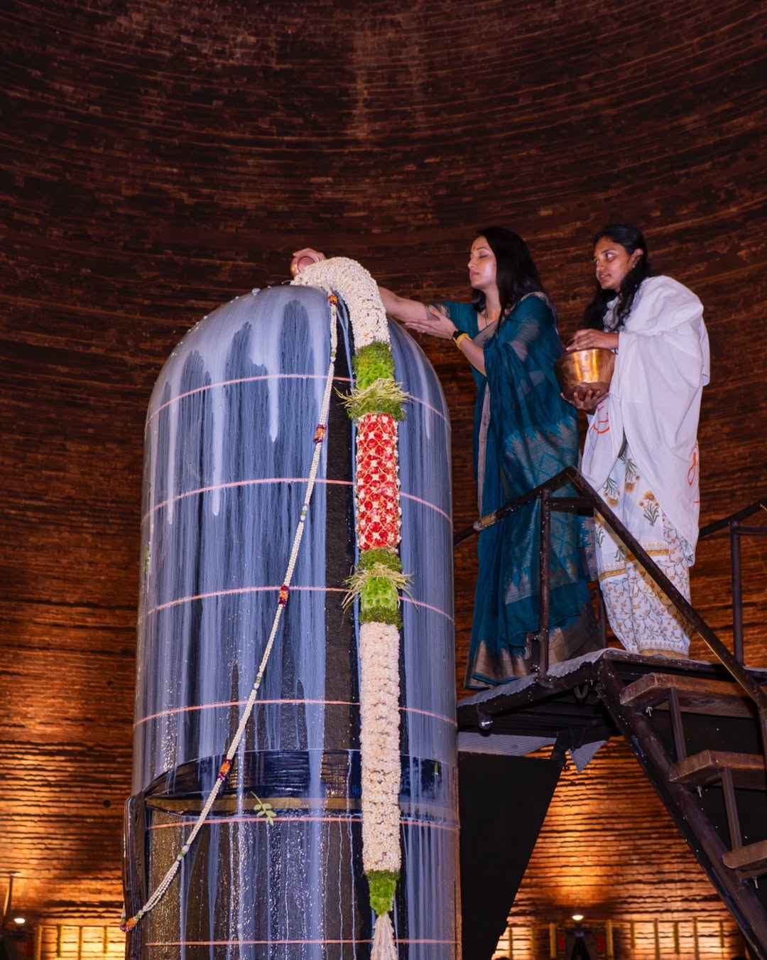 Srinidhi Shetty’s Maha Shivratri Celebration: Divine Moments with Sadhguru